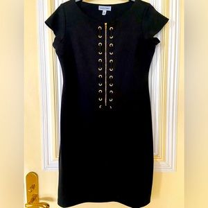 Shelby&Palmer Women’s Black Short Sleeves Gold Zipped in front Dress Size 8